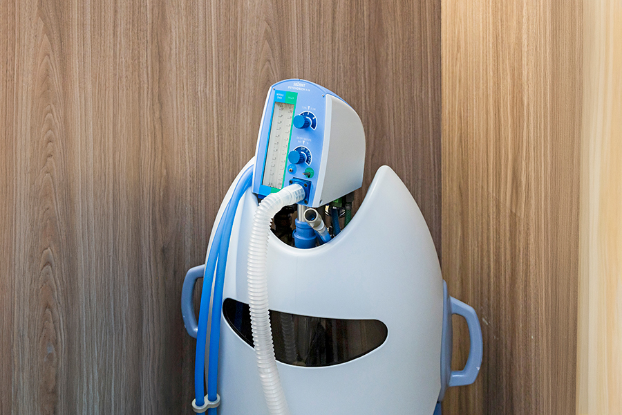 笑気吸入鎮静器