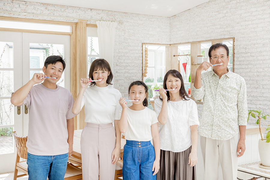 ご家族の健やかな未来を形にする。「予防」「審美」「小児矯正」の3つの柱